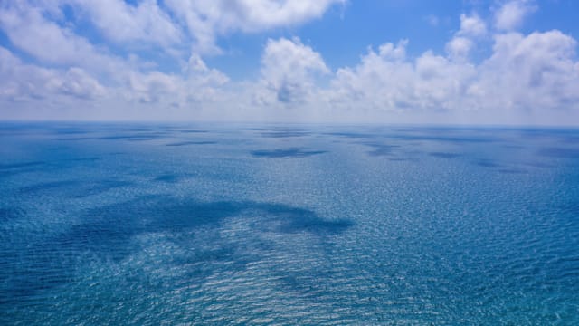 偷渡船在地中海沉没 两人死亡18人失踪 