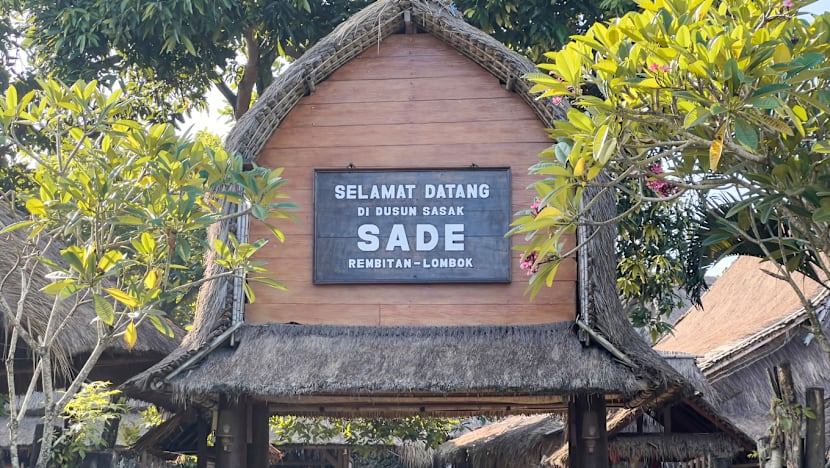 Desa Sade Lombok sebelum dan sesudah kebakaran, dari ikon budaya kini jadi puing