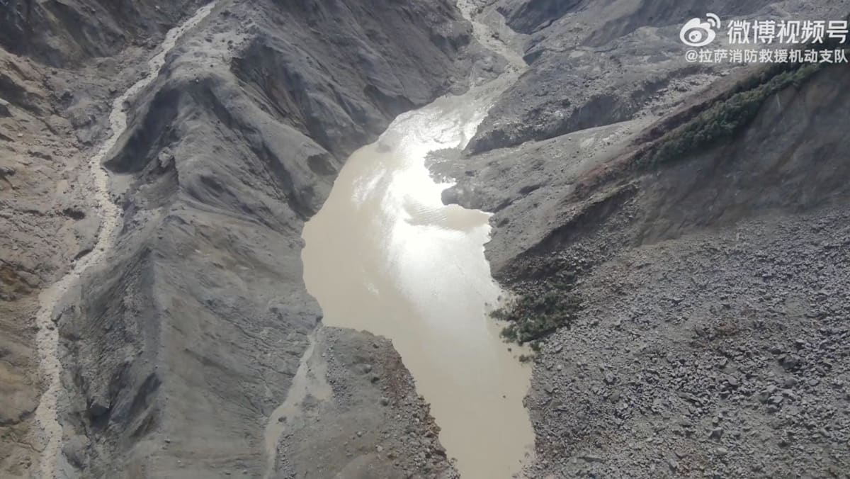 Lake overflows on Nepal-China border, sparking panic and halting rescue