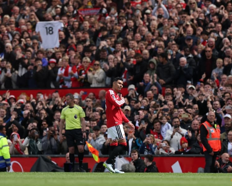 West Ham on brink of relegation, United's Fernandes equals assist record