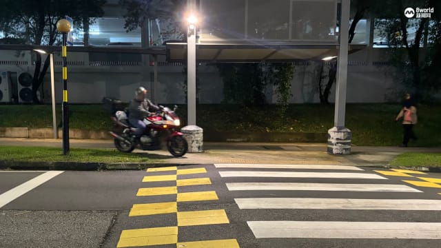 惹兰德惠摩托车公然飙上人行道 民众忧危及行人与小孩