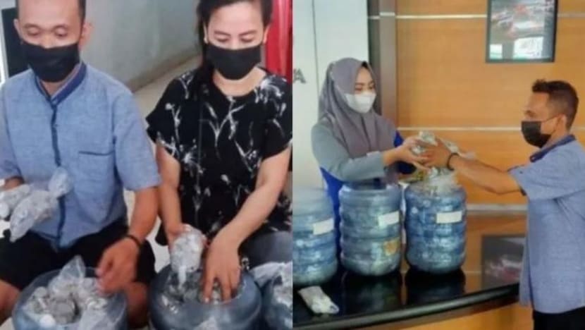 Penjaja Indonesia beli kereta idaman S$26,000 guna duit syiling