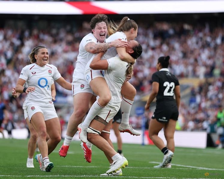 Late try gives England win over New Zealand, extends unbeaten run to 41