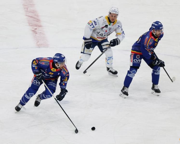 New Milan ice hockey arena wins expert approval after running repair on surface