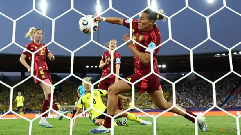 Sweden storm to group victory with 4-1 win over Germany