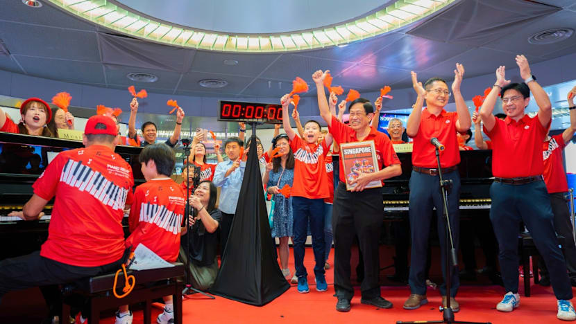 சிங்கப்பூரில் 24 மணி நேர இடைவிடா பியானோ இசை