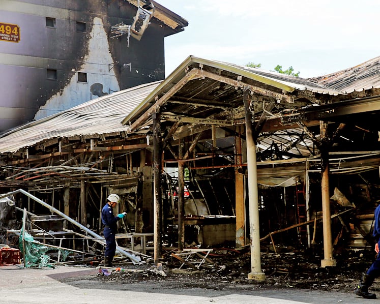 Fire guts Jurong West wet market, coffee shop