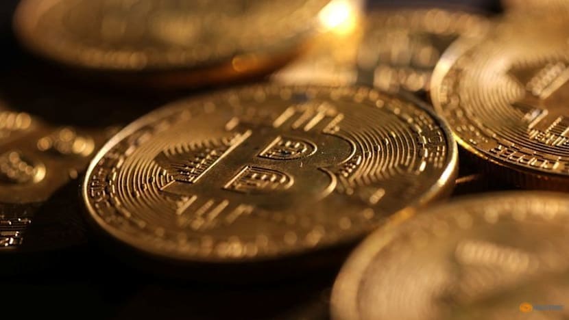 Bitcoin drops 5% below US$90,000; bearish factors rack up