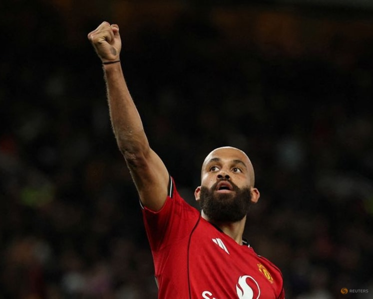 Champions Liverpool lose again, Man United into top four