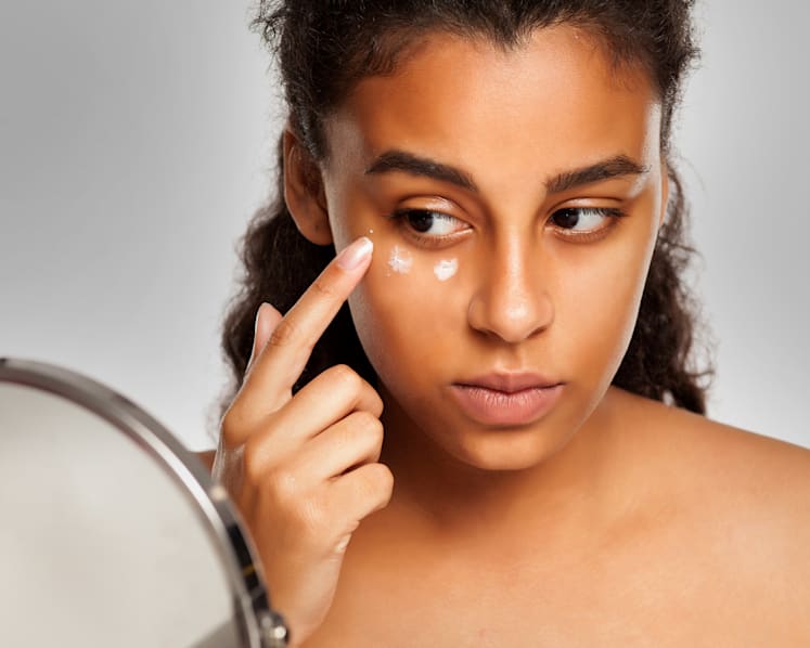 Best eye cream practices to target wrinkles, dark circles and puffiness