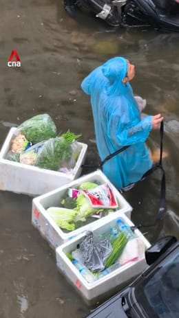 Bangkok floods turn streets into floating market