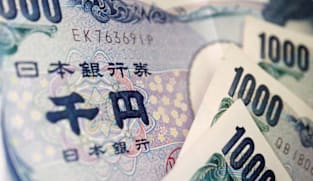Yen weaker in thin trading as traders stay alert to intervention risk