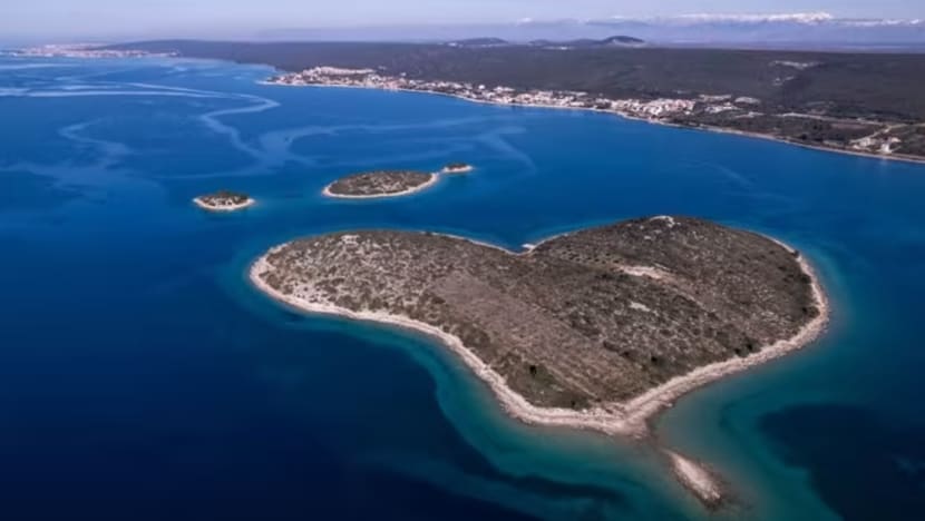 Pulau Croatia berbentuk hati untuk dijual Pulau Croatia berbentuk hati untuk dijual
