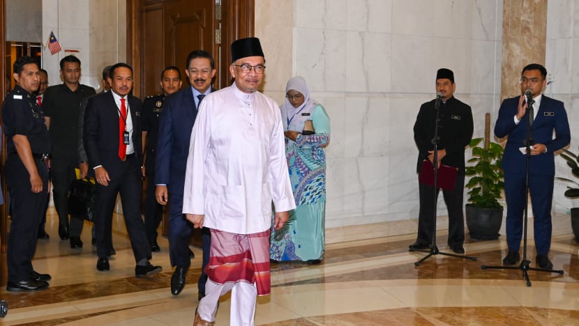 Anwar Ibrahim ingin wujudkan budaya tidak bazir dana kerajaan; enggan beli kereta rasmi baru, ubah suai pejabat PM