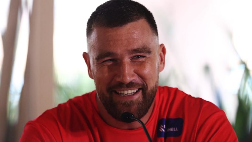 Belum menikah, tunangan Taylor Swift sudah didesak punya anak oleh ibunya