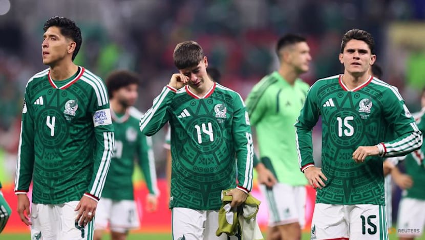 Ten-man England beat battling Mexico 3-2 in last-16 thriller