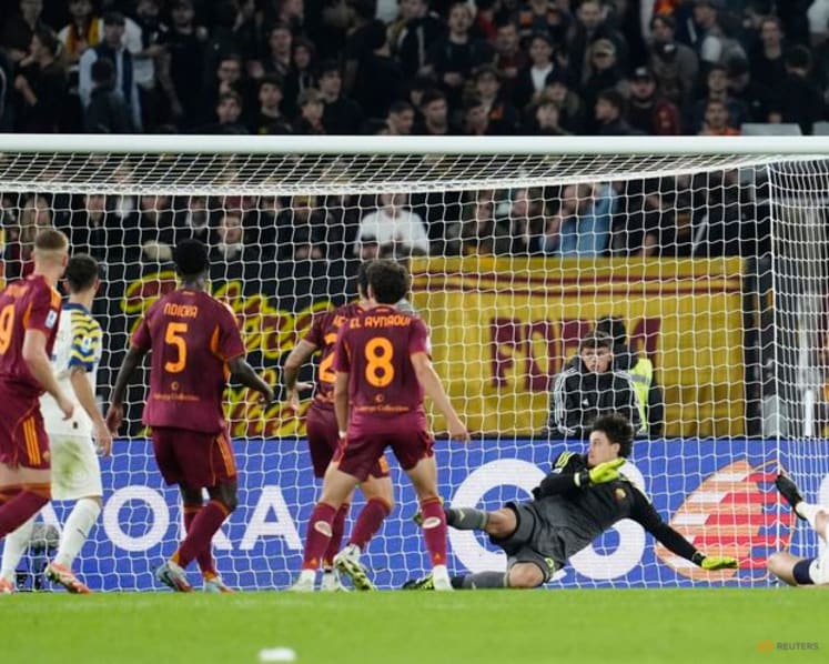 Roma beat Parma 2-1 to keep pace with leaders Napoli