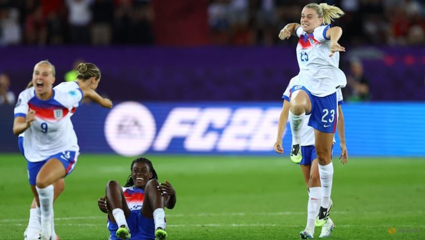 England beat Sweden in sensational penalty shoot-out to reach Women's Euro semis