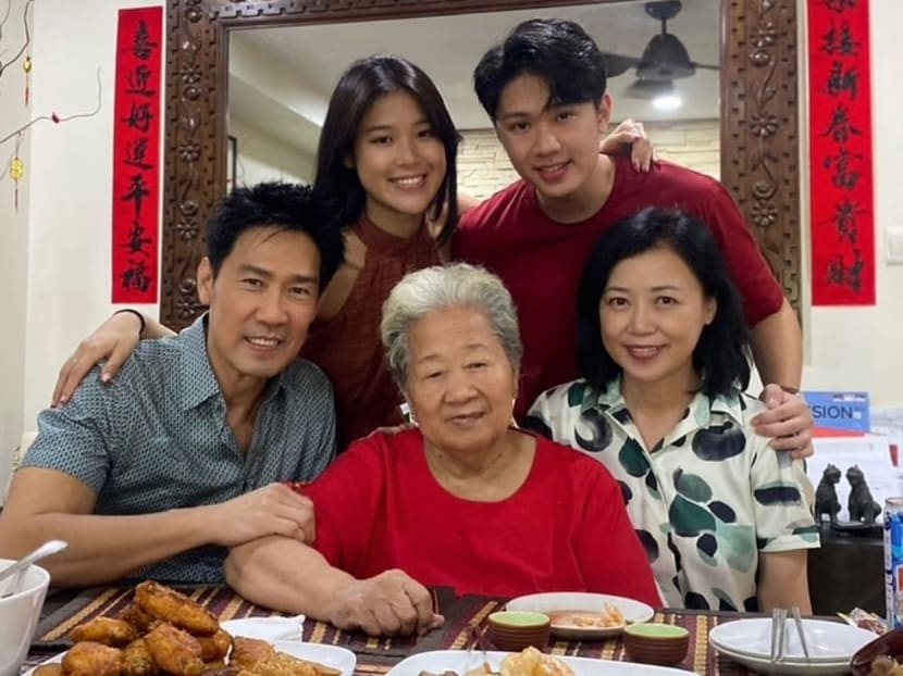 Singaporean actress Xiang Yun and family pay tribute to late mother who died at age 84