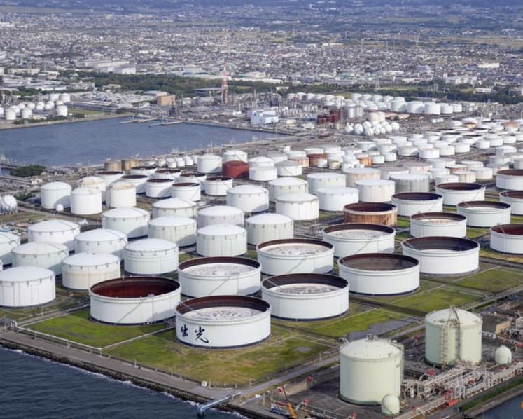 Japan's Idemitsu to invest $500 million in MidOcean to enter LNG business