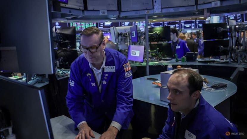 Oil prices rise with eyes on UAE, AI concerns weigh on stocks