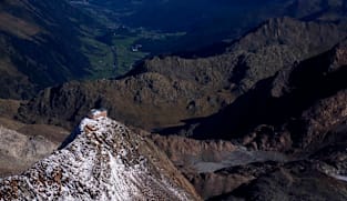 5 German mountaineers die in northern Italy after being hit by avalanche