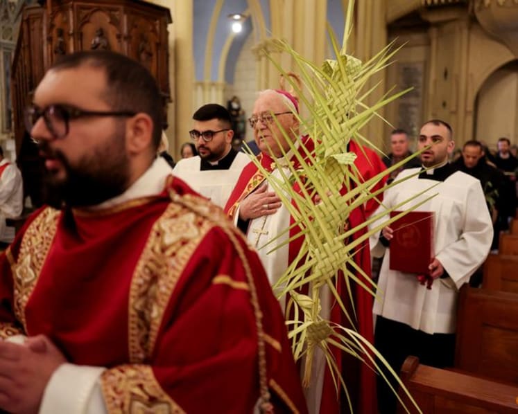 Israeli police block Catholic cardinal from Jerusalem's Holy Sepulchre on Palm Sunday