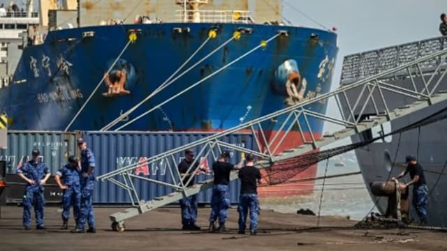 中国指荷兰军舰非法闯入南中国海域  出动海空部队驱赶