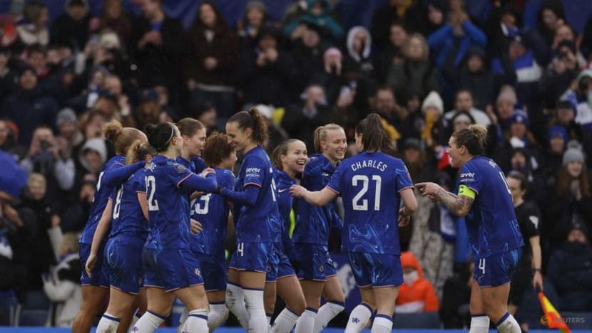 Reiten penalty gives Chelsea 1-0 win as Arsenal's McCabe sees red Reiten penalty gives Chelsea 1-0 win as Arsenal's McCabe sees red