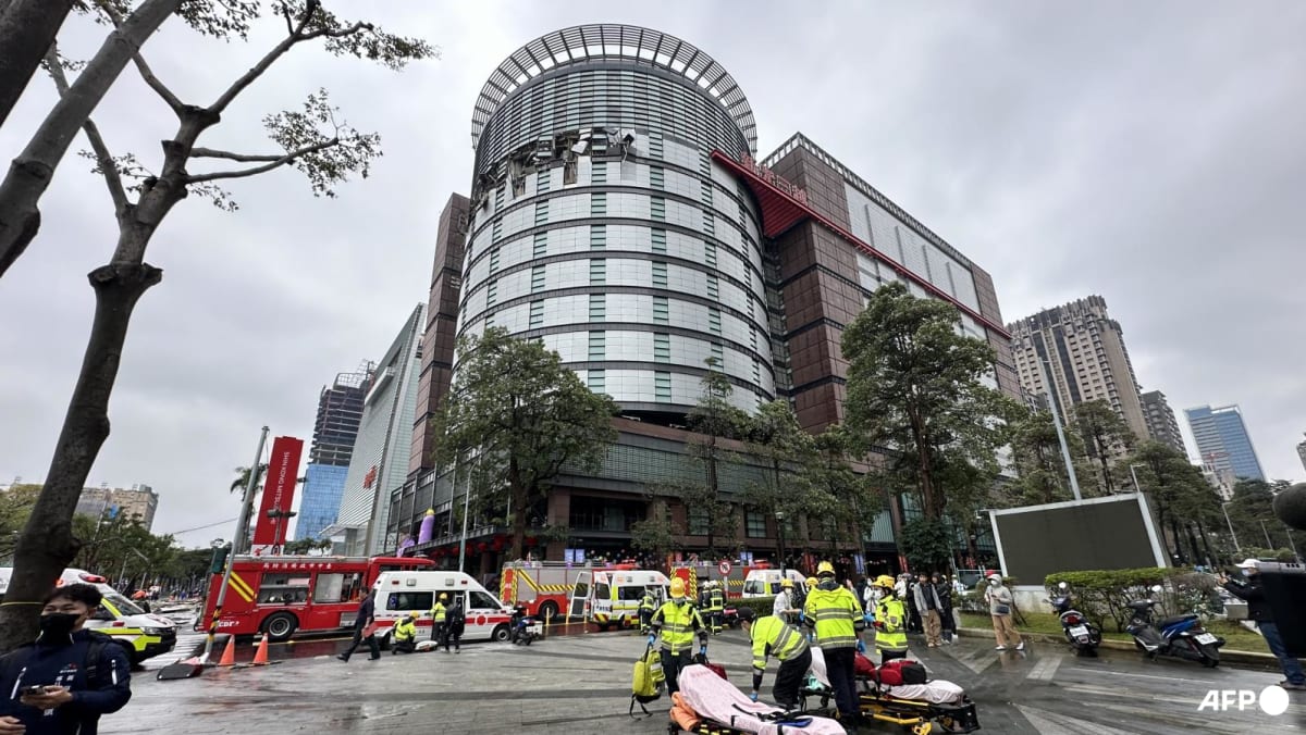 One dead from Taiwan store blast, four others ‘without vital signs’ One dead from Taiwan store blast, four others ‘without vital signs’
