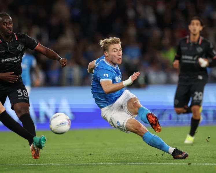 Napoli delay Inter's title celebrations with 4-0 win over Cremonese