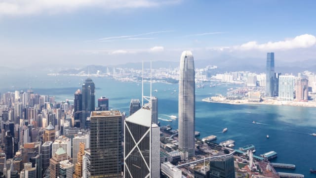 新华社发表署名文章 批评英美等国攻击抹黑香港 