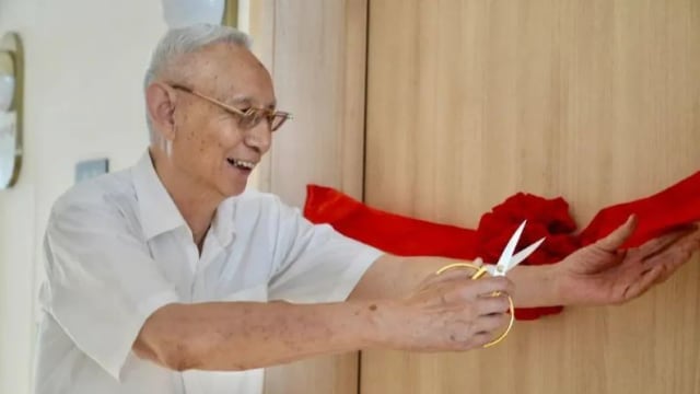 持“养儿非防老”观念 中国重庆前首富入住养老院