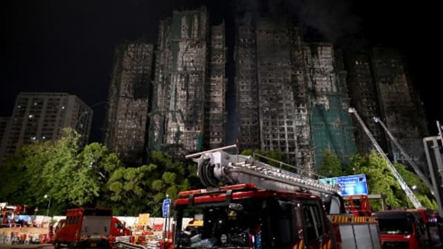 宏福苑灭火大致完成 料今早9点完成爆破搜索