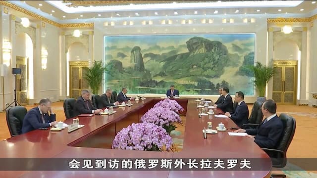 习近平会见拉夫罗夫 吁中俄加强双边关系