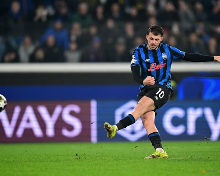 Last-gasp penalty sends Atalanta past Dortmund and into last 16