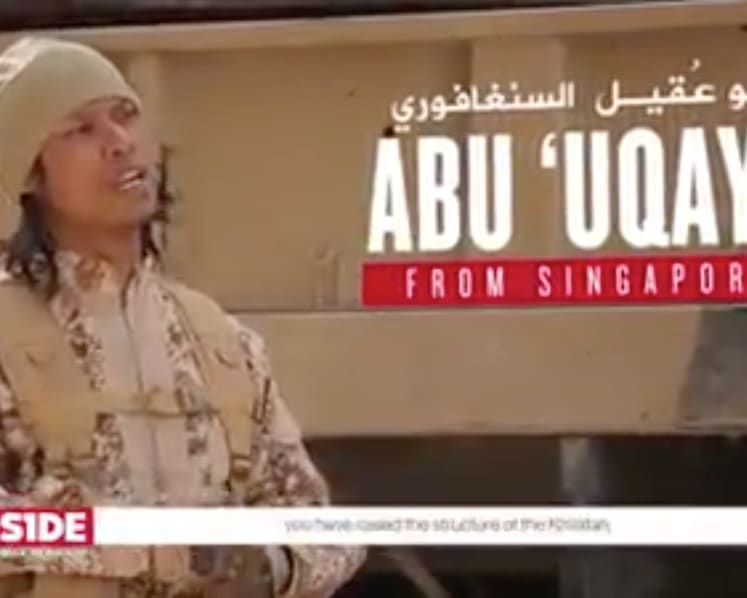 What is the significance of IS using a Singaporean fighter for its propaganda?