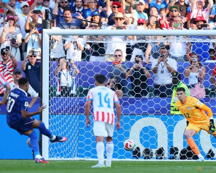 Gritty France show they can also get their hands dirty