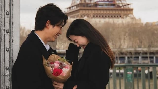 玉泽演下跪求婚只是拍好玩！公司急澄清：没有结婚计划