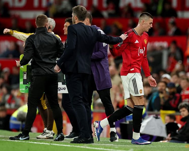 Sesko backs Carrick to get Man United job