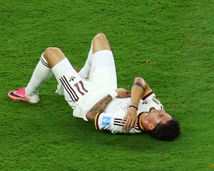Injury-hit Spain face winger dilemma before knockout stages