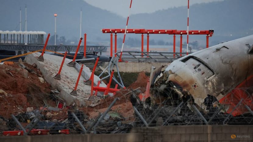 Jeju Air jet still had a working engine when it crashed, investigation update says
