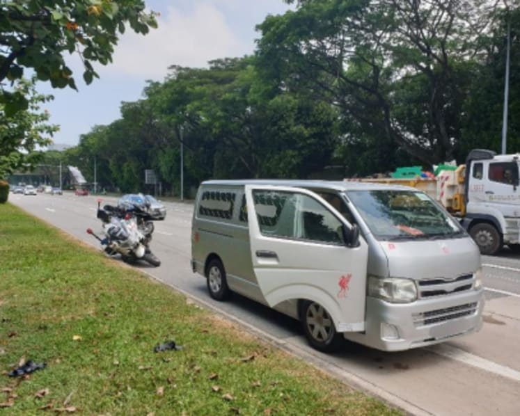 Police officer bit on the arm while trying to detain driver who allegedly failed to stop for checks