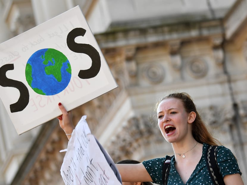 As governments ordered lockdowns to try to crush the first wave of Covid-19, CO2 emissions from transport, power and aviation plummeted, said an international team of researchers.