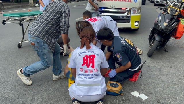 中国游客游泰坠车重伤倒地 肇祸司机扬长而去
