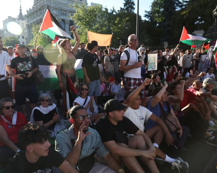 Authorities condemn 'unacceptable' protests that spoiled Vuelta finale