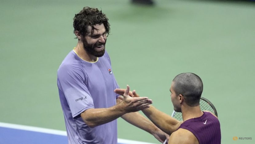 Buzz cut, bright start as Alcaraz charges into US Open second round