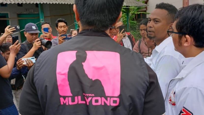 'Nantangin': Respons netizen soal Kaesang pakai rompi 'Putra Mulyono' 'Nantangin': Respons netizen soal Kaesang pakai rompi 'Putra Mulyono'