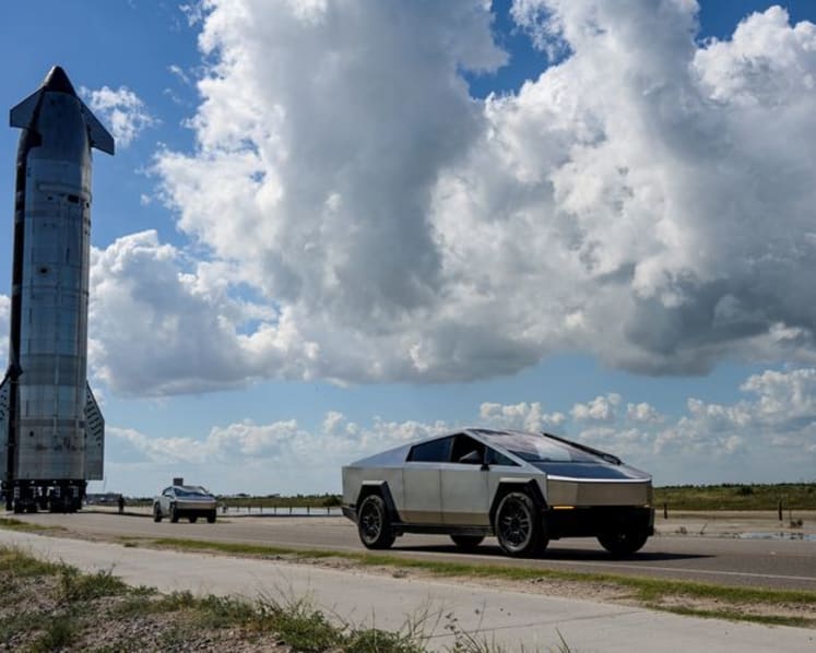 Elon Musk's SpaceX said to consider merger with Tesla, Bloomberg News reports