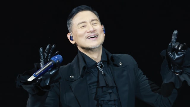 歌神张学友抱病开唱　不时拿手帕擦鼻涕